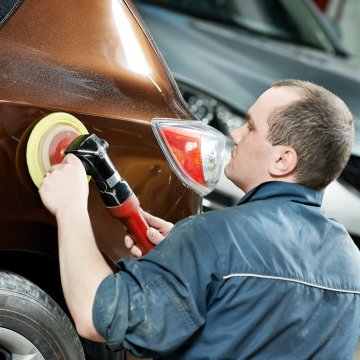 polishing a car with a dual action unit